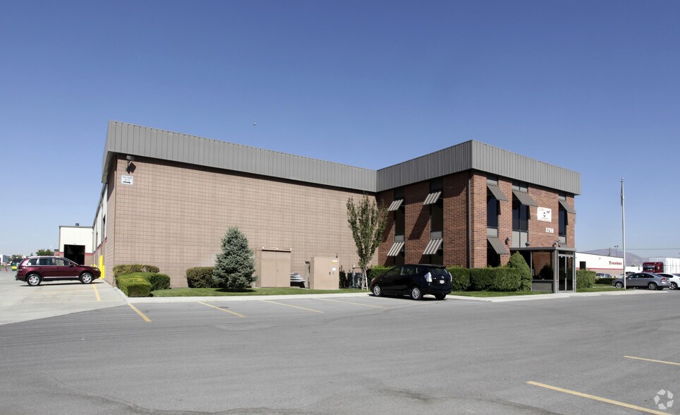 More Photos Of 3790 W Great Lakes Dr, Salt Lake City Manufacturing For Lease