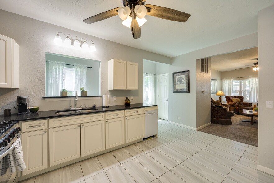 More Photos Of 1810 NW 11th St, Oklahoma City Multifamily For Sale
