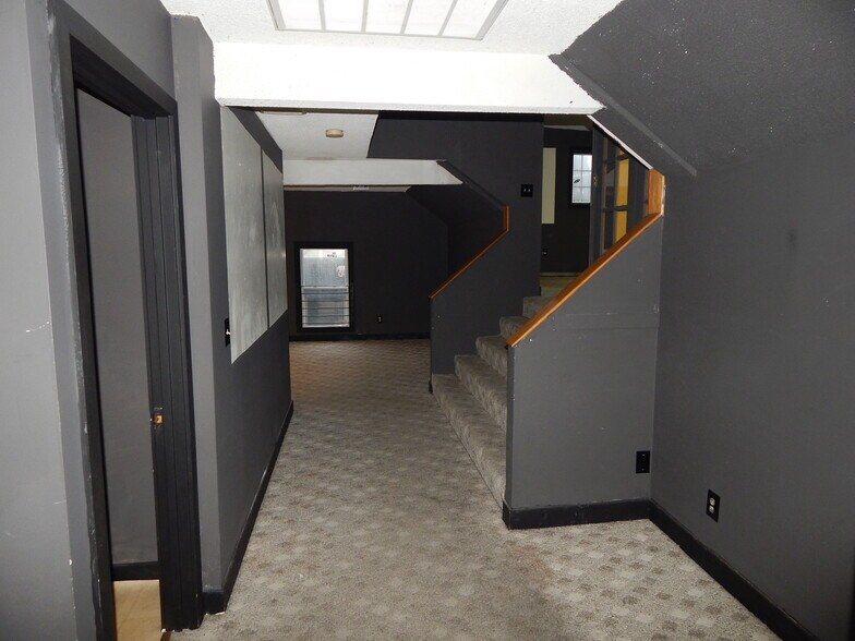 More Photos Of 83 Main St, Deep River General Retail For Lease