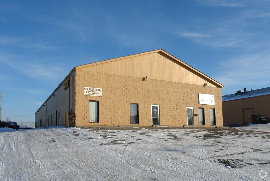 More Photos Of 1236-1248 Royal Dr, Papillion Warehouse For Lease