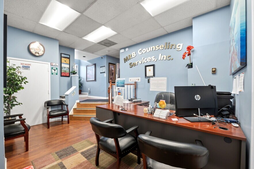 More Photos Of 101 Chestnut St, Gaithersburg Office For Sale