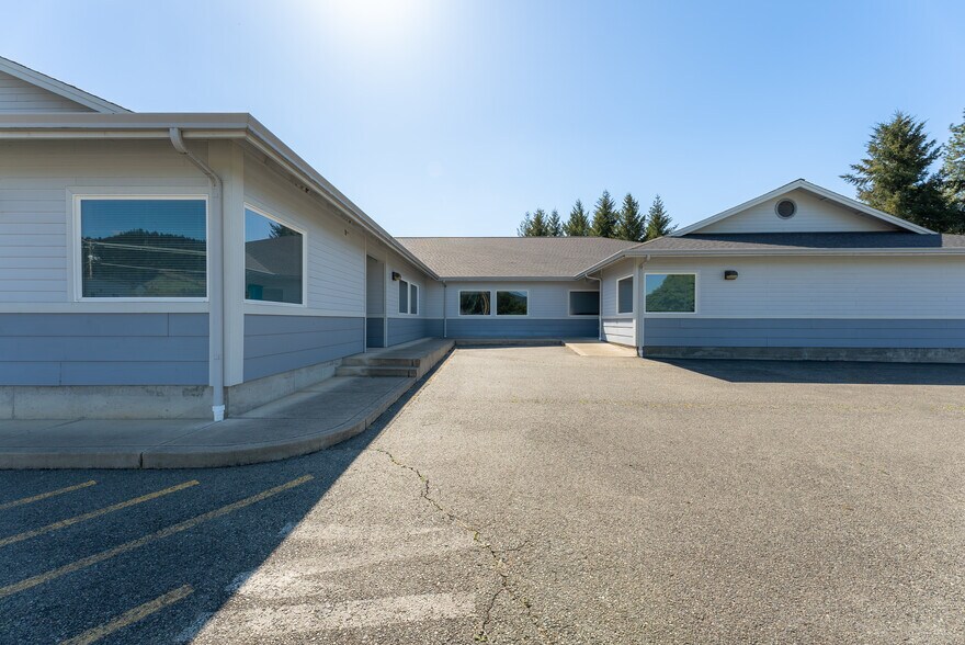 More Photos Of 2665 Glendale Valley Rd, Glendale Office For Sale