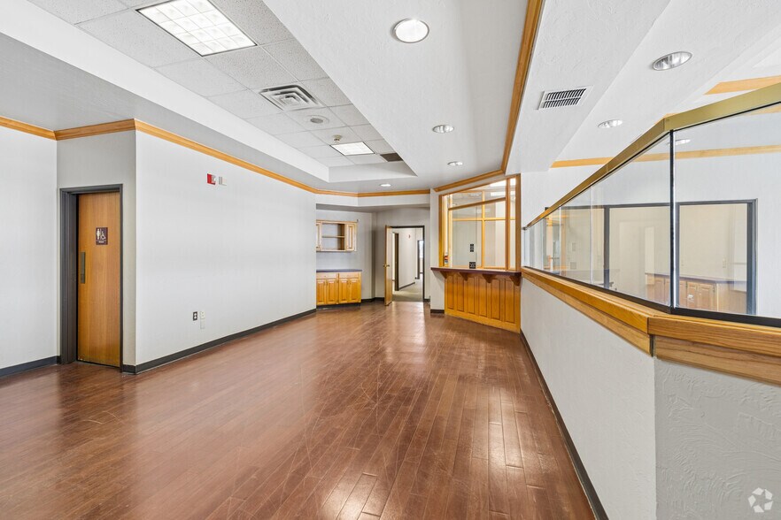 More Photos Of 230 N Midwest Blvd, Oklahoma City Medical For Sale