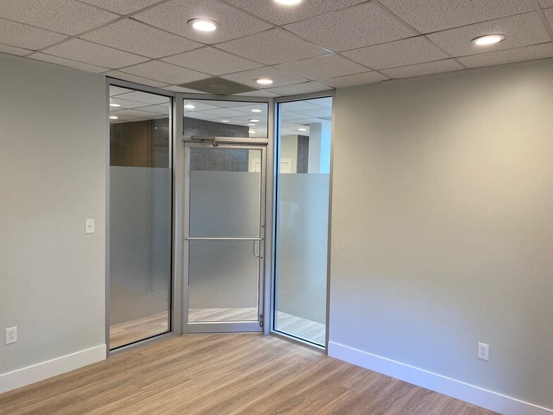 More Photos Of 2312 Peachford Rd, Atlanta Office Residential For Sale