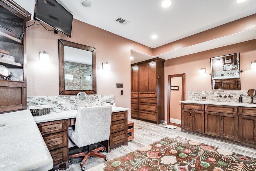 More Photos Of 16410 FM 1485 Rd, Conroe Veterinarian Kennel For Sale