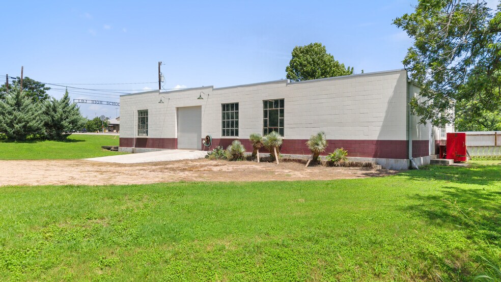 More Photos Of 404 Nugent ave, Johnson City Flex For Sale