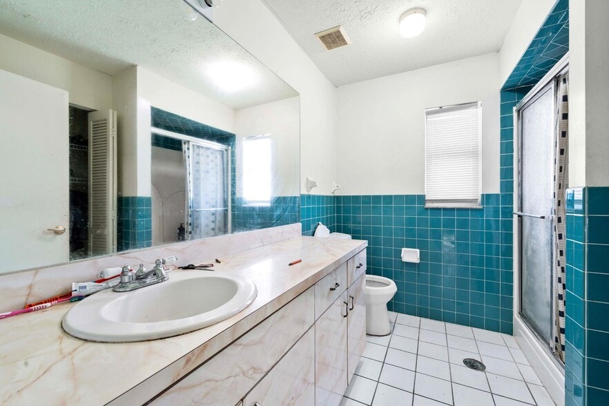 More Photos Of 4624 N Hubert Ave, Tampa Convenience Store For Sale