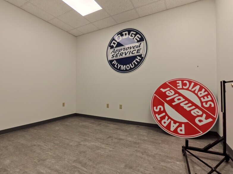 More Photos Of 200 Pine Brook Pl, Orwigsburg Office For Sale