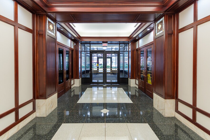 More Photos Of 180 N Wabash Ave, Chicago Office For Lease