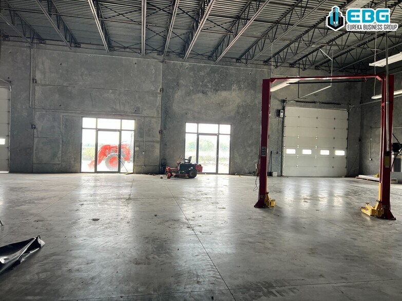 More Photos Of 708 E Houston St, Anna Warehouse For Lease