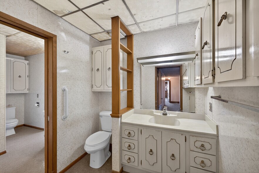 More Photos Of S101 S Main St, Nelson General Retail For Sale
