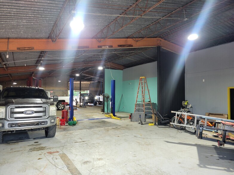 More Photos Of 6076 Us Highway 51 N, Millington Warehouse For Sale
