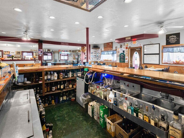 More Photos Of 25 North St, Proctor Restaurant For Sale