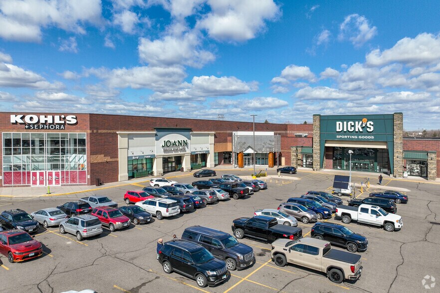 More Photos Of 1643-1663 County Road B2 W, Roseville Storefront For Lease