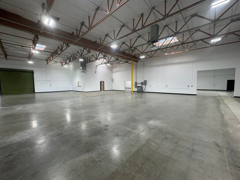 More Photos Of 240 N Sunway Dr, Gilbert Manufacturing For Lease