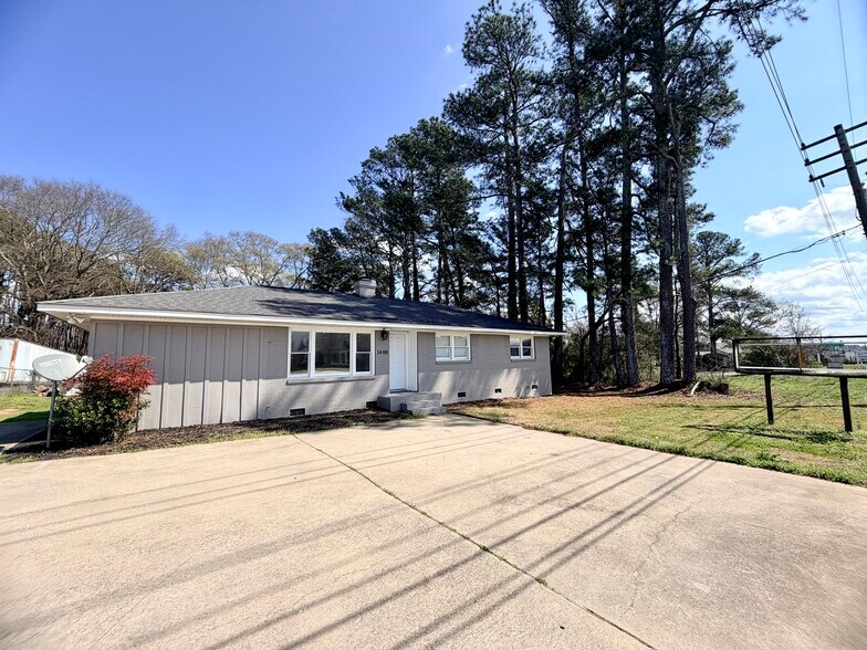 More Photos Of 1400 Pearman Dairy Rd, Anderson Office For Sale