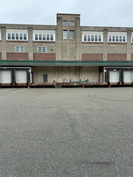 More Photos Of 582 Great Rd, North Smithfield Warehouse For Lease