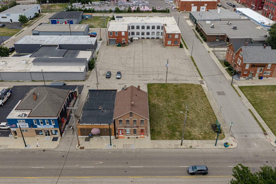 More Photos Of 1117 E 3rd St, Dayton Storefront Retail Office For Lease