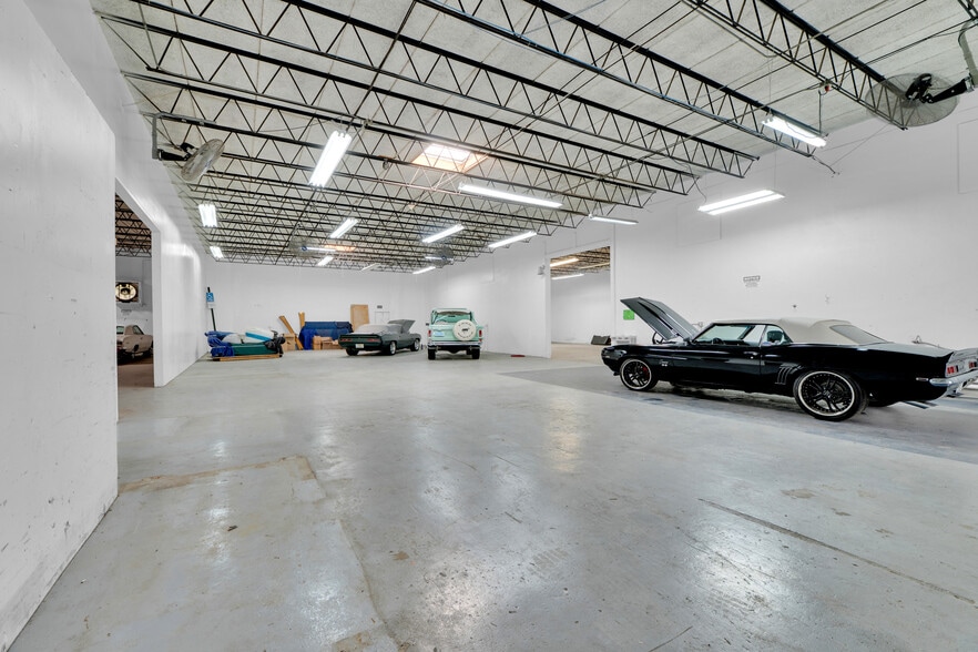 Primary Photo Of 224 NE 32nd Ct, Oakland Park Warehouse For Lease