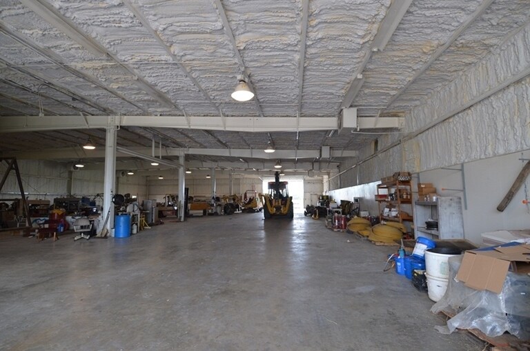 More Photos Of 3492 N US Highway 77, Giddings Warehouse For Lease