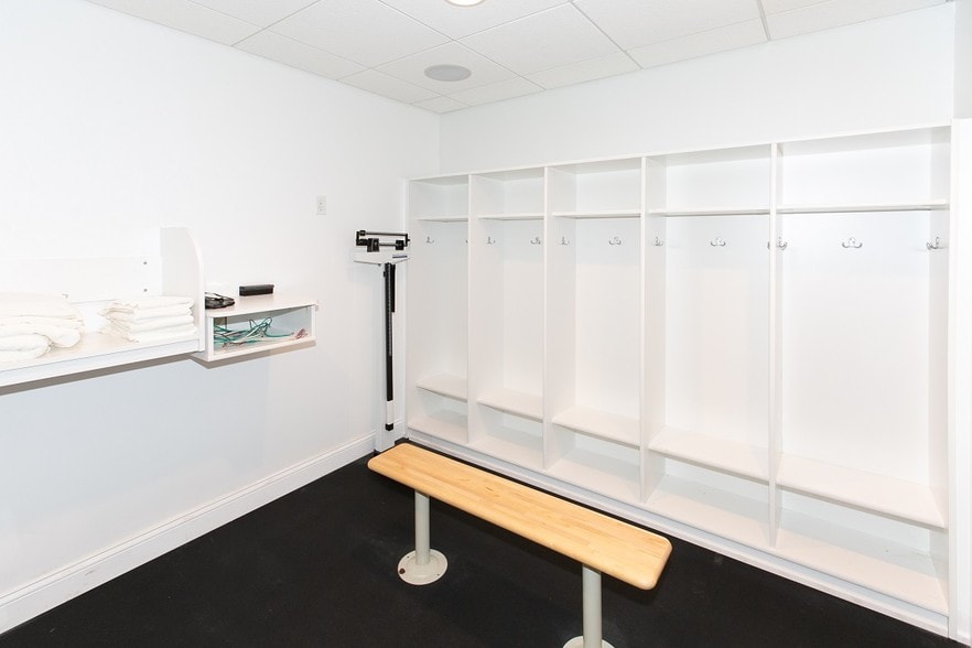 More Photos Of 2040 N Ferry St, Anoka Office For Sale