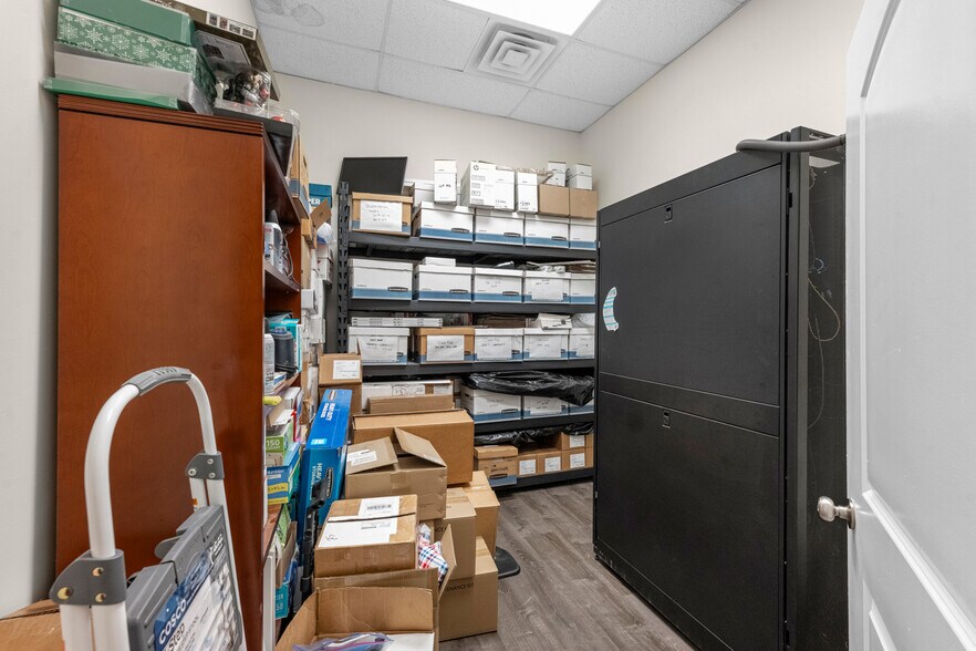 More Photos Of 3609 N Frazier St, Conroe Office For Sale