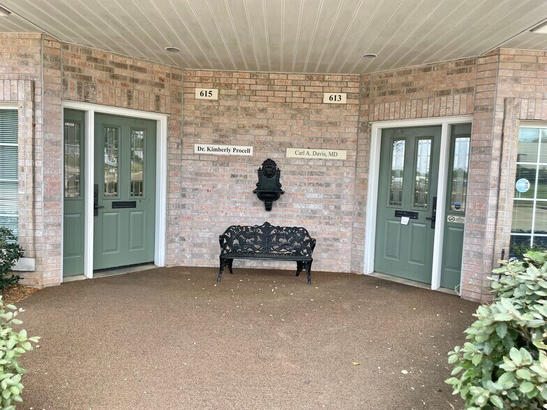 More Photos Of 613 Russell Blvd, Nacogdoches Healthcare For Lease