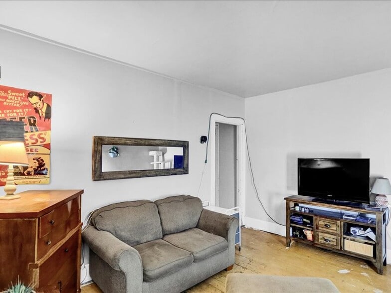 More Photos Of 1634 Moselem Springs Rd, Hamburg Storefront Retail Residential For Sale