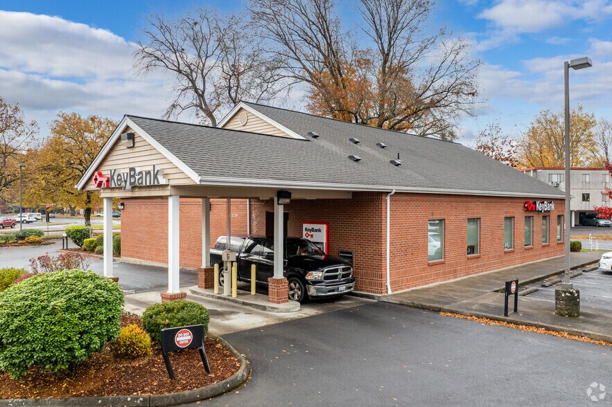 More Photos Of 1750 Hudson St, Longview Bank For Sale