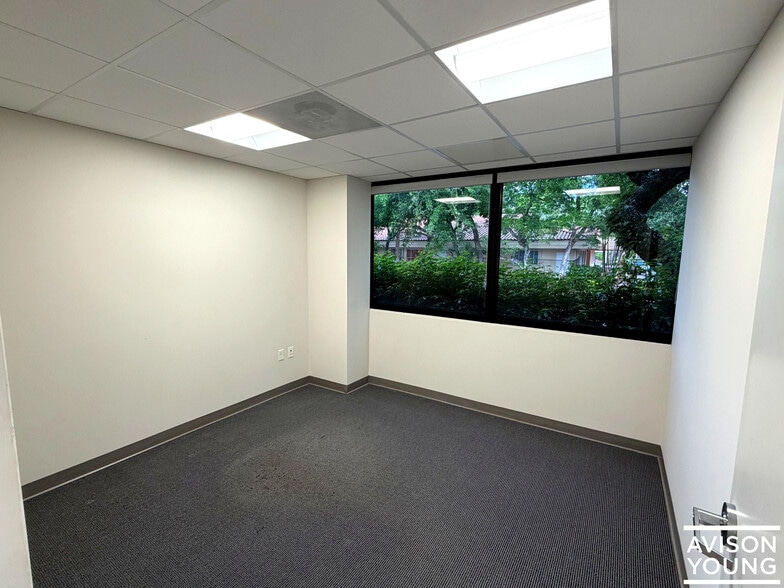 More Photos Of 500 Sawgrass Corporate Pky, Sunrise Office For Lease