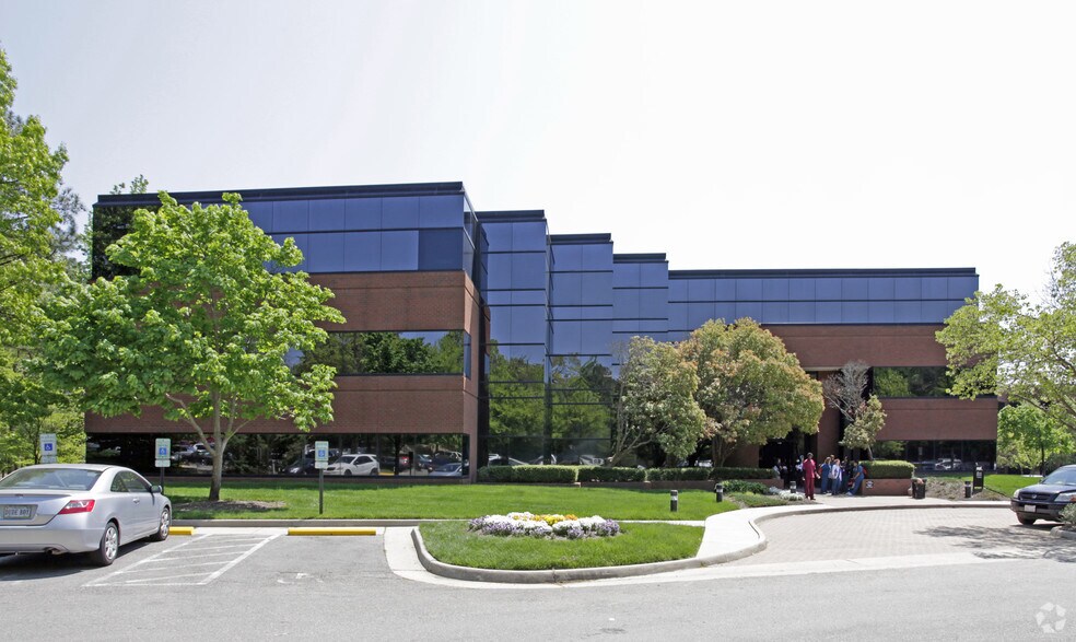 More Photos Of 800 Moorefield Park Dr, Richmond Office For Sale