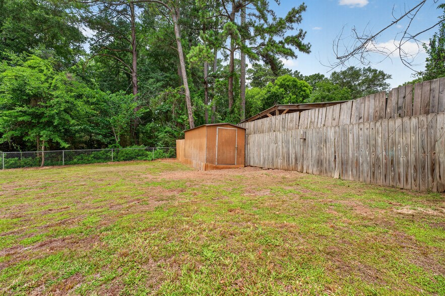 More Photos Of 109 Jasper Dr, Marshall Office For Sale