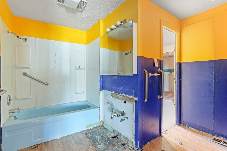 More Photos Of 6350 NE 66th Ave, Portland Flex For Sale