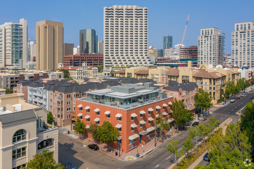 More Photos Of 448 W Market St, San Diego Office For Lease