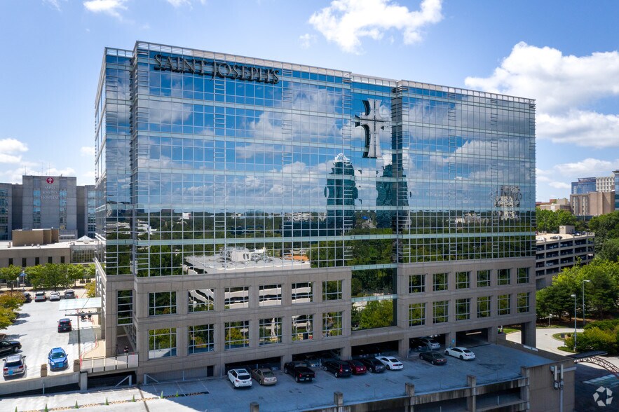 More Photos Of 5673 Peachtree Dunwoody Rd NE, Atlanta Medical For Lease