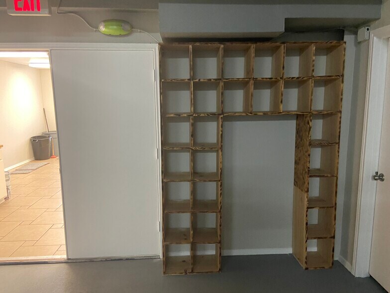 More Photos Of 1917 Hydro Dr, Austin Warehouse For Sale