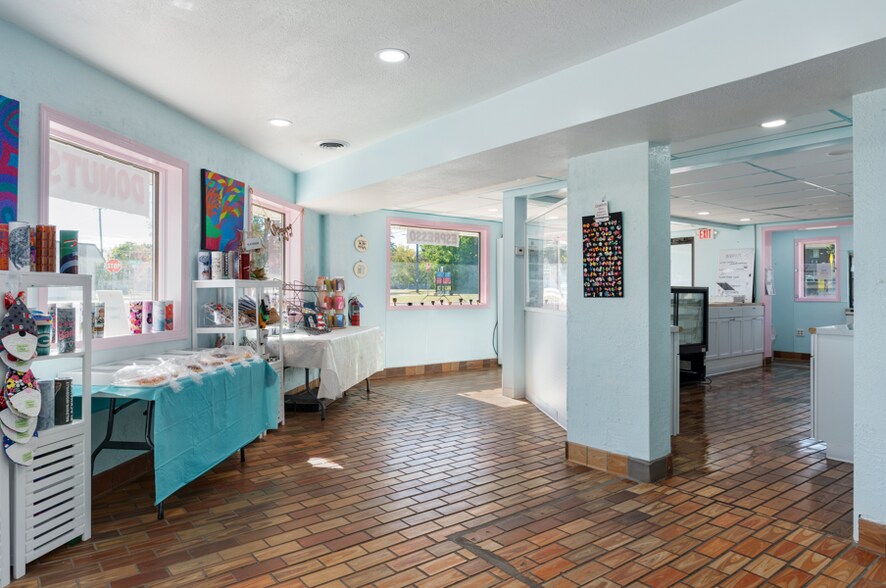 More Photos Of 970 Newton St, Baldwin Restaurant For Sale