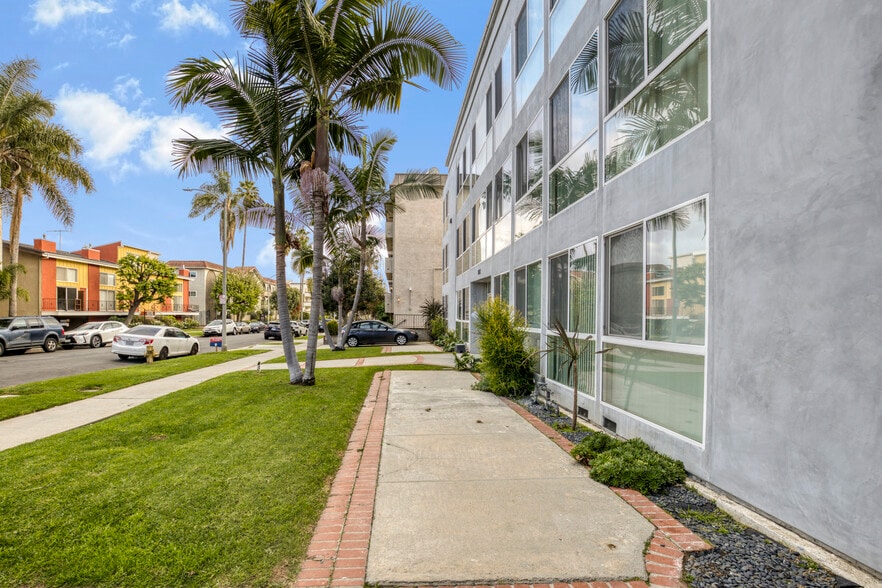 More Photos Of 1811 S Bentley Ave, Los Angeles Apartments For Sale