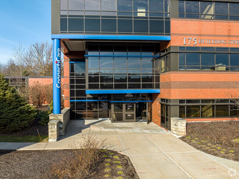 More Photos Of 175 Scott Swamp Rd, Farmington Office For Sale