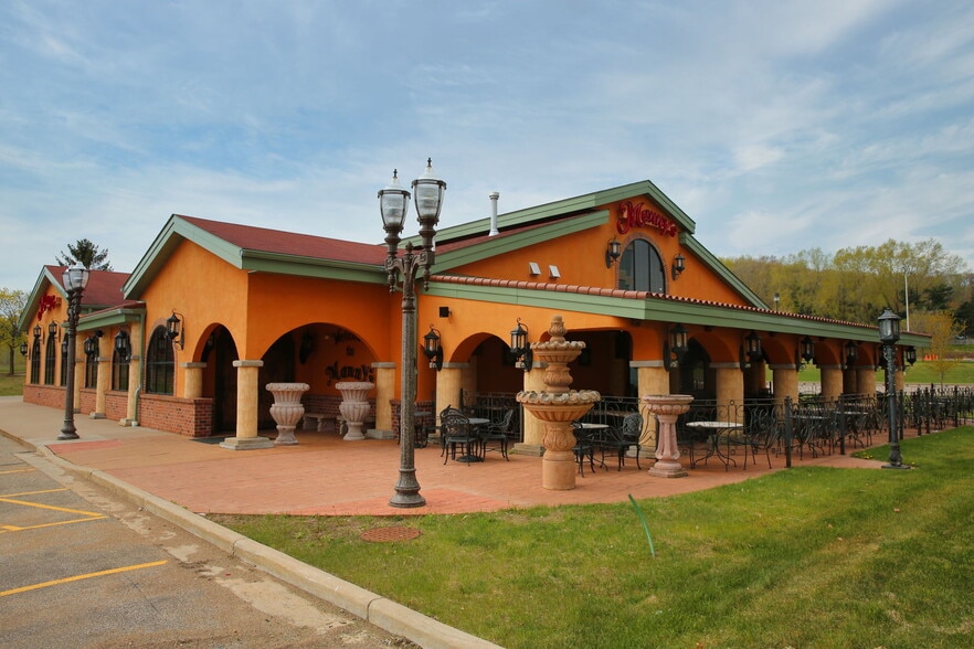 More Photos Of 4207 Oakwood Hills Pkwy, Eau Claire Restaurant For Sale