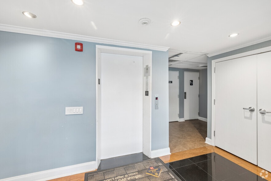 More Photos Of 523 Hollywood Ave, Cherry Hill Office For Lease