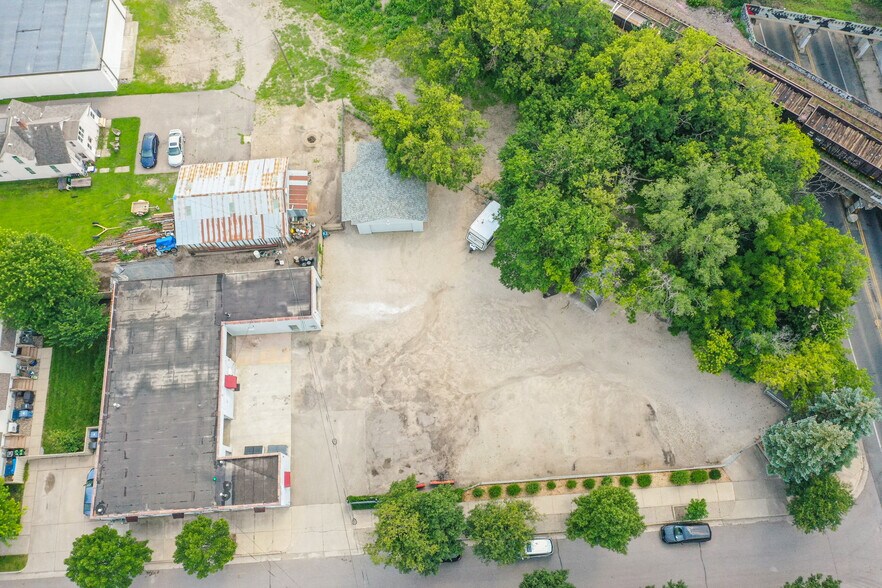 More Photos Of 714 18 1/2 Ave NE, Minneapolis Service For Lease