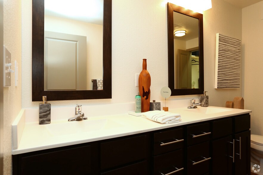 More Photos Of 403 E Koenig Ln, Austin Apartments For Lease