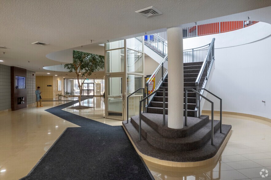 More Photos Of 716 Gordon Baker Rd, Toronto Office For Lease