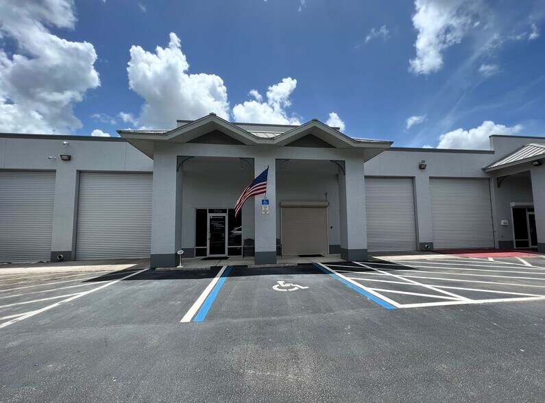 More Photos Of 3945 Tollhouse Dr, Naples Warehouse For Lease