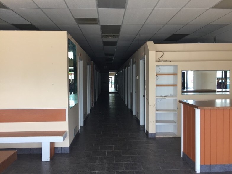 More Photos Of 3205-3221 S Madison St, Muncie Storefront For Lease