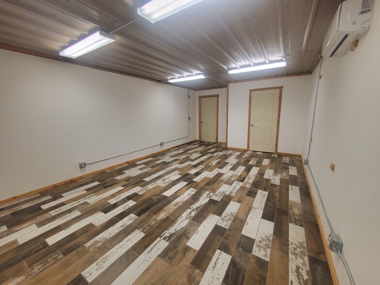 More Photos Of 11130 N Highway 75, Willis Light Distribution For Sale