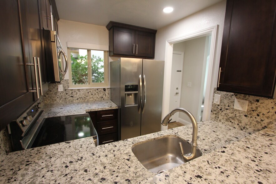 More Photos Of 1327 Montego, Walnut Creek Apartments For Sale
