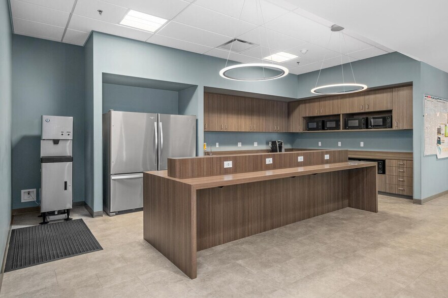 More Photos Of 247 E Nees Ave, Fresno Office For Lease