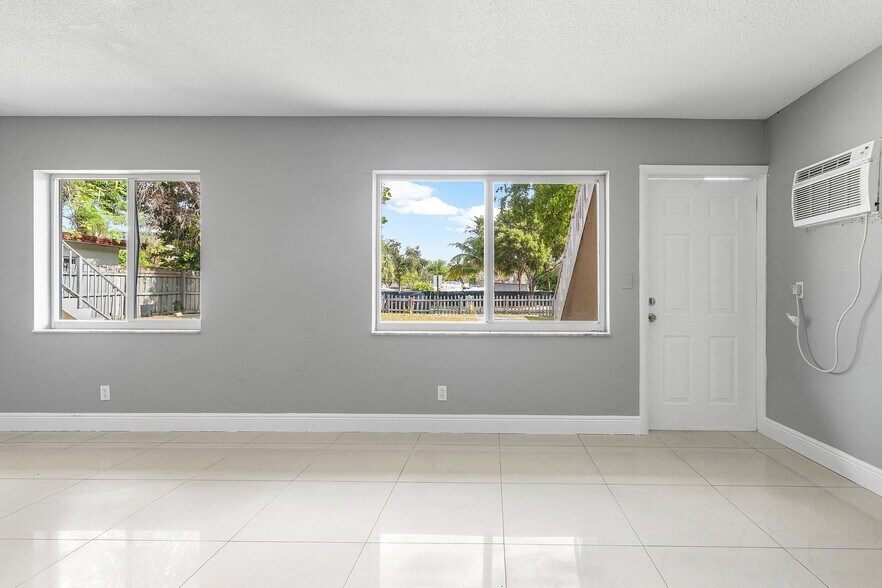 More Photos Of 620 SW 7th St, Pompano Beach Apartments For Sale